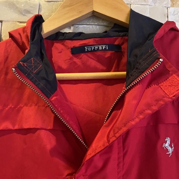 Ferrari Official Lightweight Jacket size 10 Kids - like new condition - Picture 3 of 7
